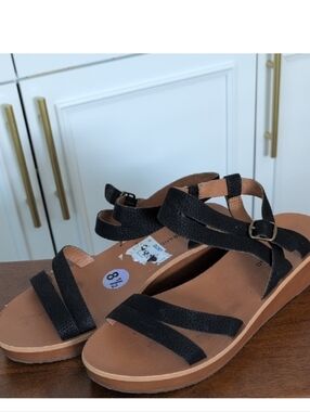 Lucky Brand Black Strappy Sandals with Tan Footbed Size 8.5